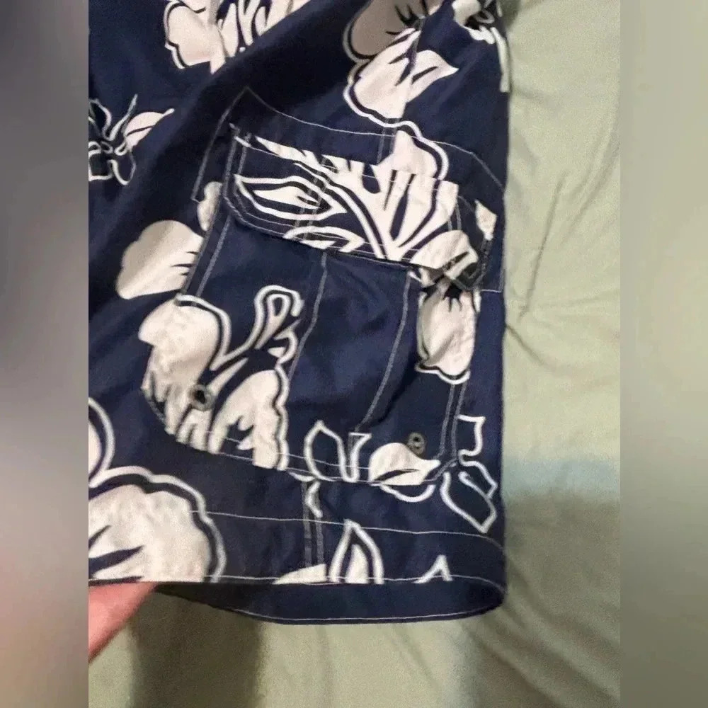 Merona swim trunks (M). Floral blue/Navy sides - Picture 8 of 14